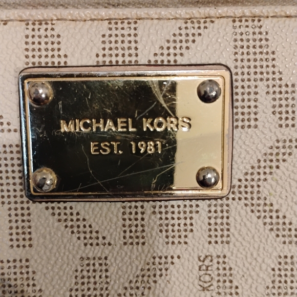 Michael Kors Silver Metallic Wallet - Picture 2 of 6